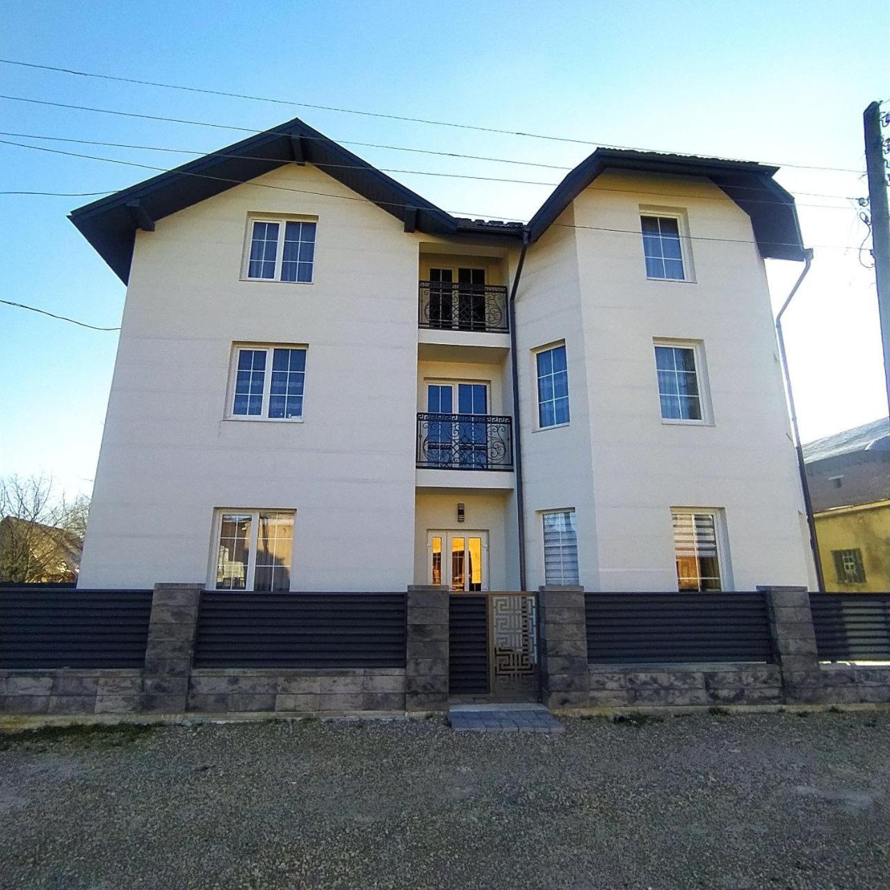 Harmony Bed & Breakfast Lazeșciîna Exterior foto